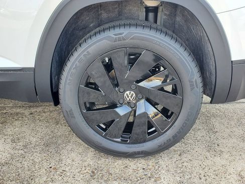 New 2026 Volkswagen Atlas SE FWD image 6