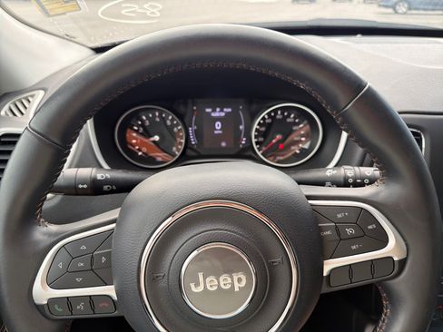 Used 2019 Jeep Compass Latitude FWD image 9