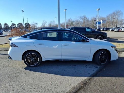 New 2026 Nissan Sentra SR image 2