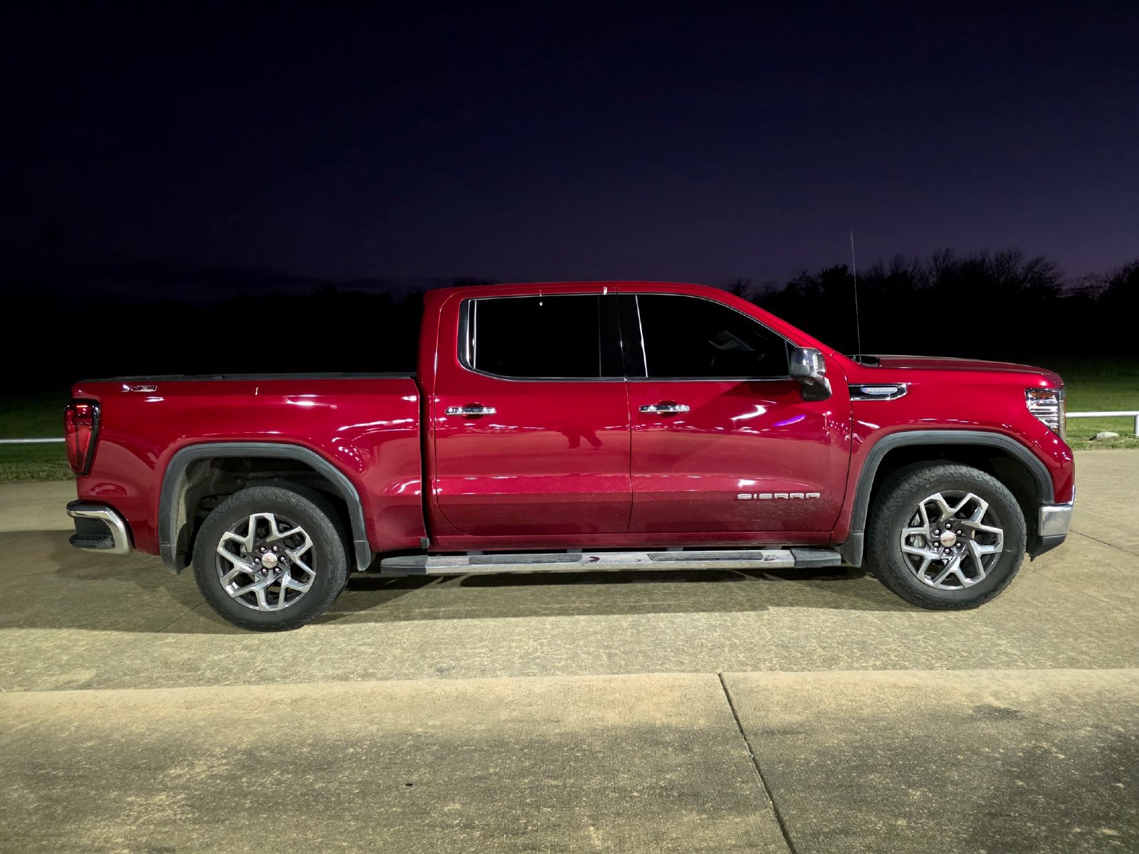 Used 2024 GMC Sierra 1500 SLT AWD/4WD image 1