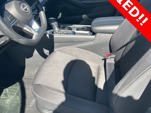 Used 2024 Nissan Altima 2.5 SV image 10