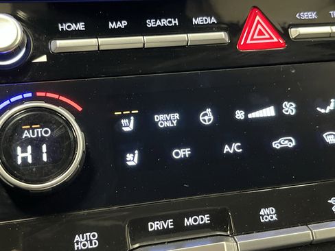 Used 2024 Hyundai Santa Fe Limited AWD/4WD image 8