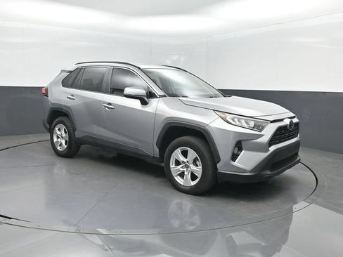 Used 2021 Toyota RAV4 XLE FWD image 31