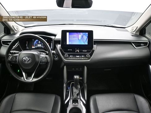 Used 2023 Toyota Corolla Cross XLE w/ Convenience Package FWD image 12