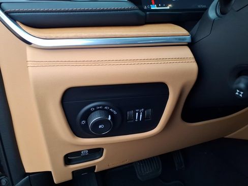 Used 2024 Jeep Grand Cherokee L Summit AWD/4WD image 19