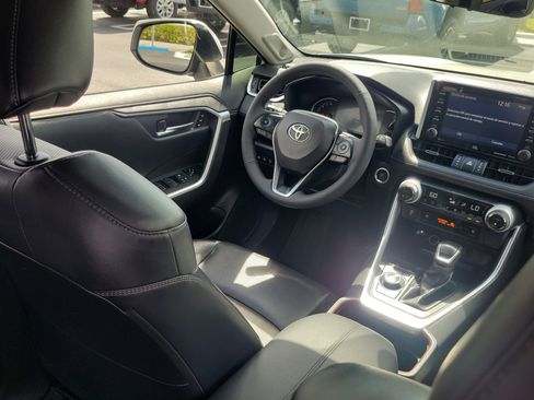 Used 2021 Toyota RAV4 Limited image 14