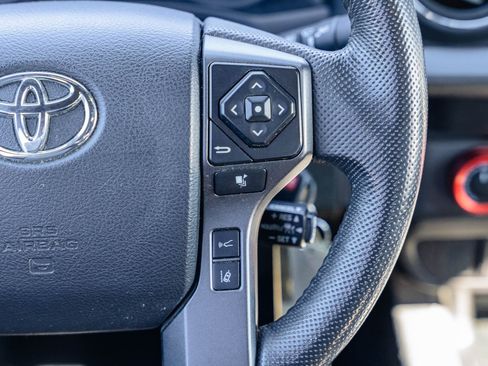 Used 2022 Toyota Tacoma TRD Off-Road image 22