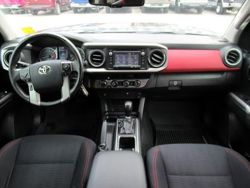Used 2016 Toyota Tacoma SR5 image 11