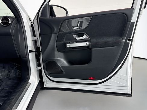 New 2026 Mercedes-Benz GLB 250 image 24