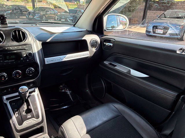 Used 2017 Jeep Compass Latitude AWD/4WD image 27