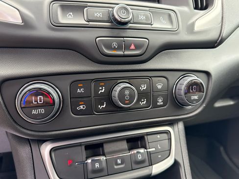 Certified 2024 GMC Terrain SLE w/ Driver Convenience Package FWD image 18