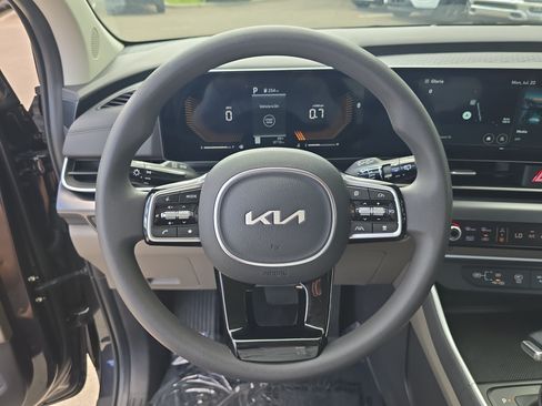 Certified 2026 Kia Carnival LX FWD image 30