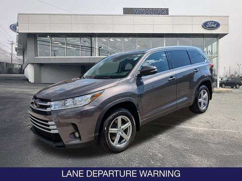 Used 2017 Toyota Highlander XLE AWD/4WD image 2