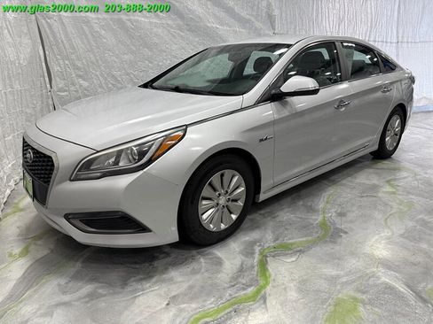 Used 2016 Hyundai Sonata SE image 1