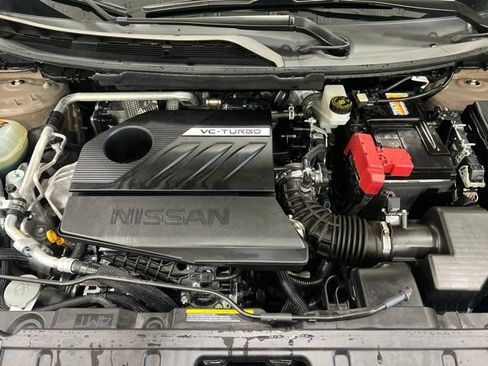 Used 2025 Nissan Rogue SL AWD/4WD image 17