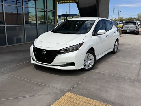 Used 2025 Nissan Leaf S FWD image 2