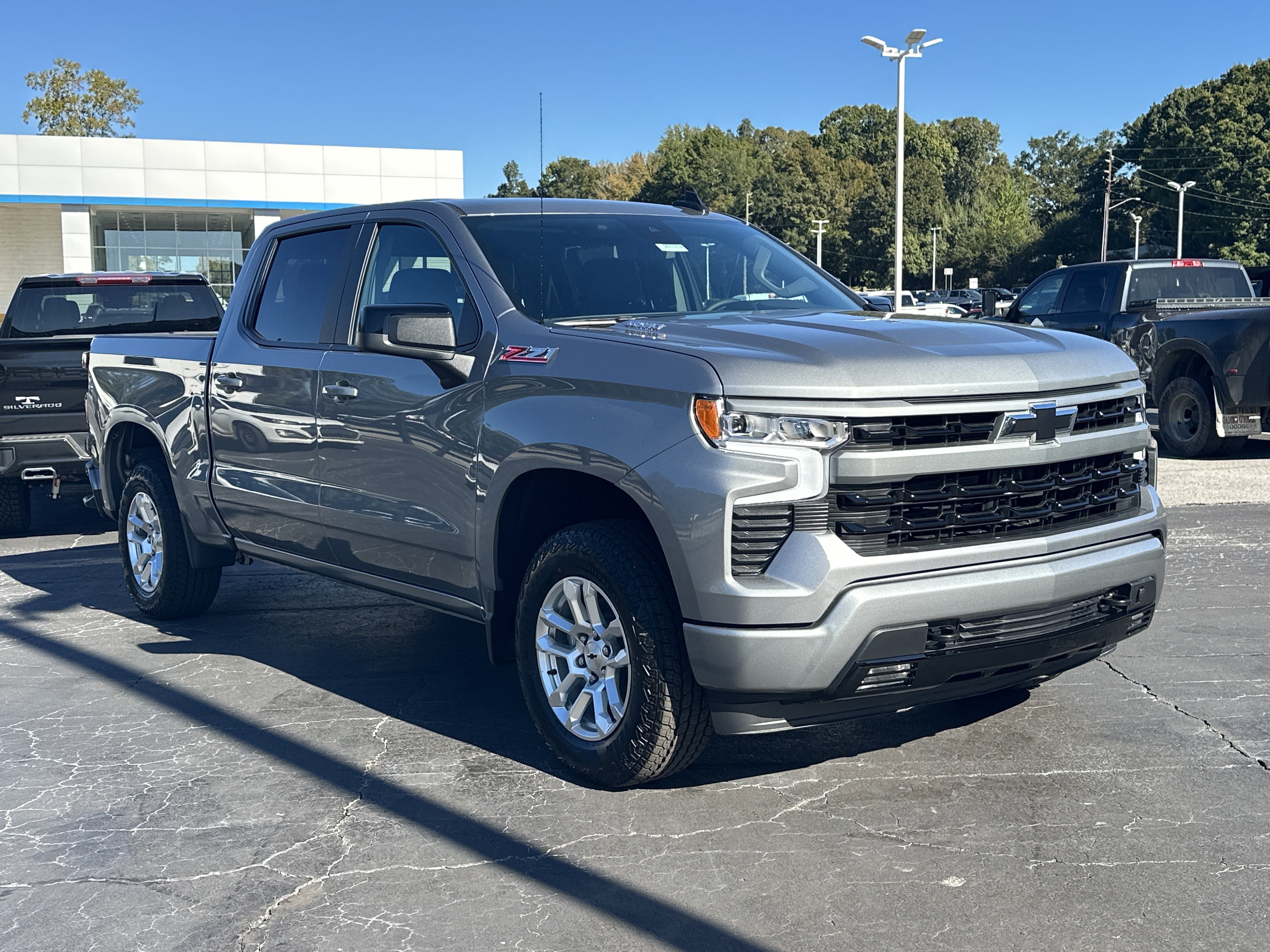 New 2026 Chevrolet Silverado 1500 RST w/ Z71 Off-Road Package AWD/4WD image 2