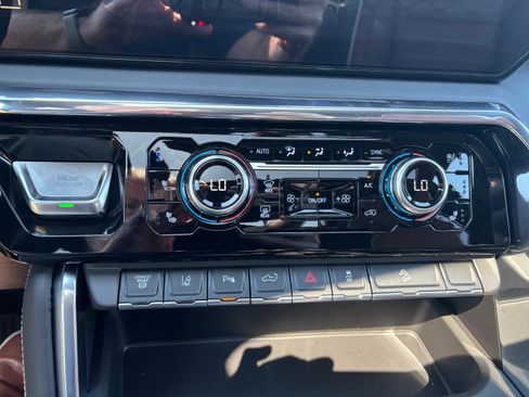 New 2025 GMC Sierra 2500 Denali Ultimate image 17