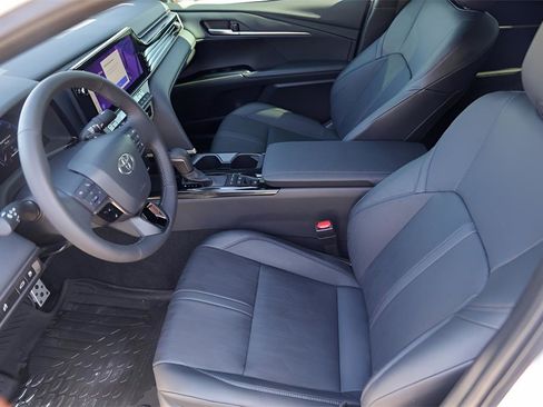 Used 2025 Toyota Camry XSE image 9