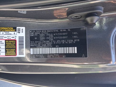 Certified 2025 Toyota Sienna XLE FWD image 32