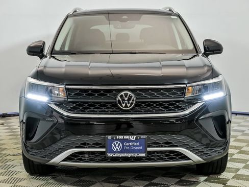 Used 2023 Volkswagen Taos SE w/ Panoramic Sunroof Package AWD/4WD image 4