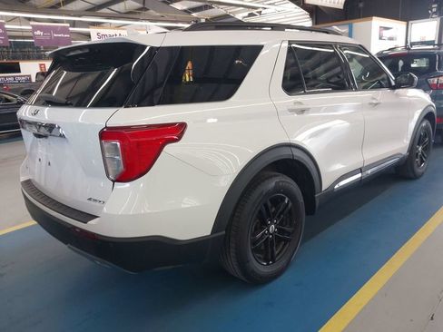 Used 2022 Ford Explorer XLT w/ Equipment Group 202A AWD/4WD image 2