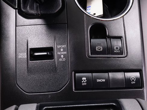 Used 2022 Toyota Highlander L FWD image 17