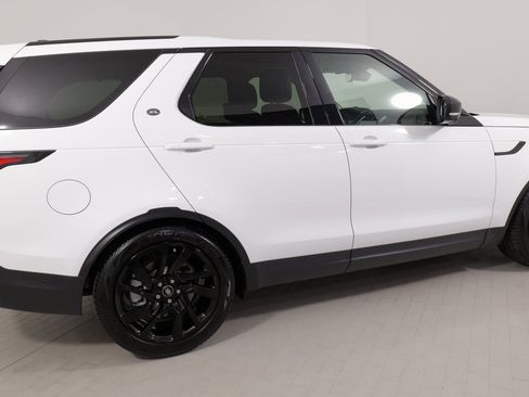 Used 2024 Land Rover Discovery S image 11