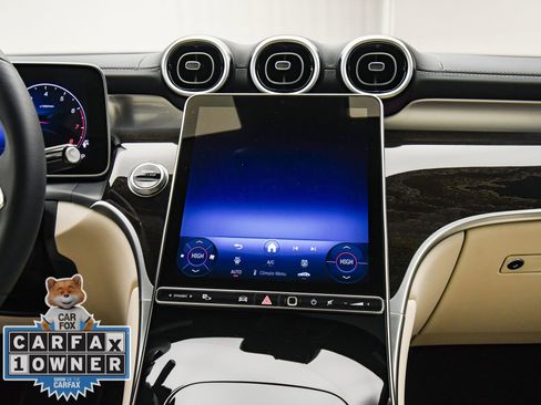 Used 2025 Mercedes-Benz GLC 300 4MATIC image 40