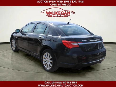 Used 2013 Chrysler 200 Limited image 4