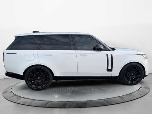 Used 2024 Land Rover Range Rover SE image 8