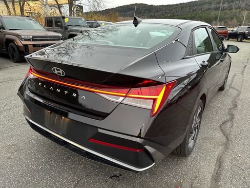 Certified 2025 Hyundai Elantra SEL image 5