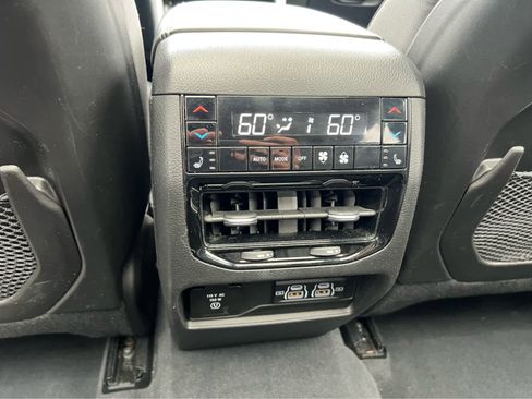 Used 2023 Jeep Grand Cherokee Overland w/ Luxury Tech Group IV image 38