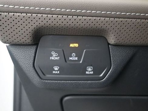 Used 2024 Volkswagen Atlas SEL image 12