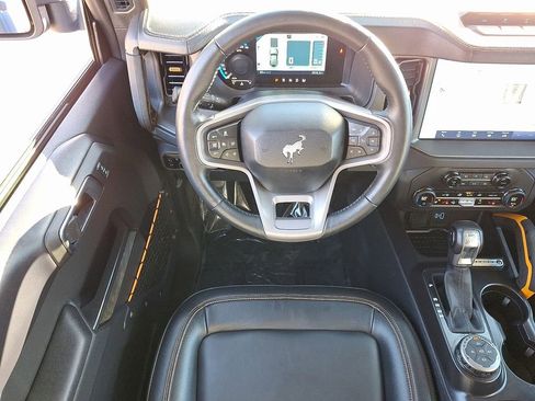 Used 2024 Ford Bronco Badlands image 12