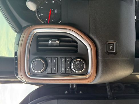 Used 2023 Chevrolet Silverado 2500 High Country image 19