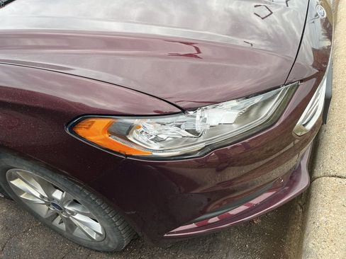 Used 2017 Ford Fusion SE image 11
