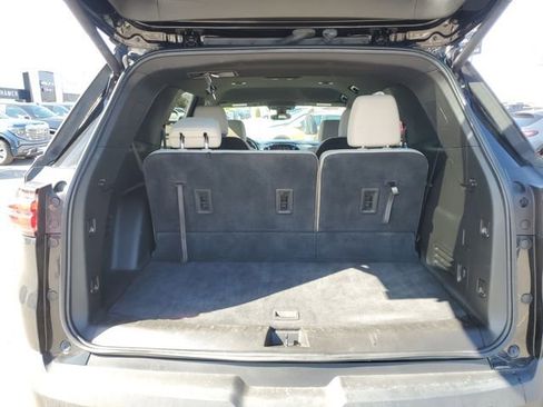 Used 2022 Chevrolet Traverse LT AWD/4WD image 36