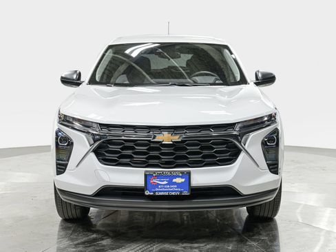 Used 2025 Chevrolet Trax LS FWD image 11