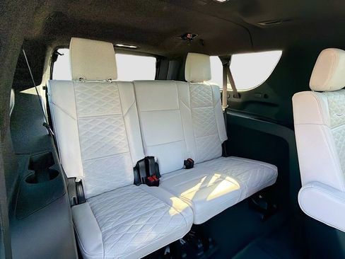 Certified 2025 Cadillac Escalade ESV Sport Platinum AWD/4WD image 29