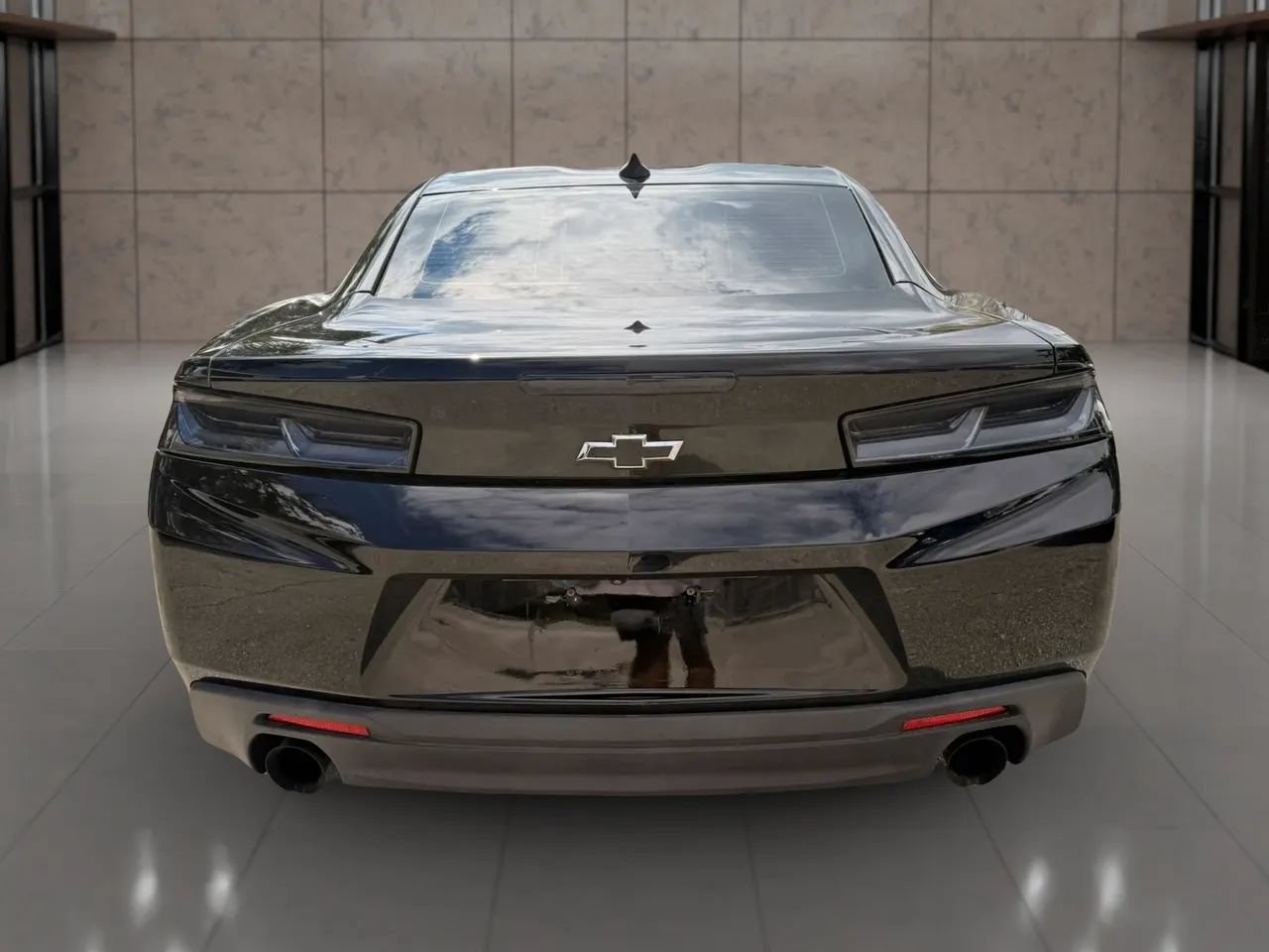 Used 2018 Chevrolet Camaro LT RWD image 5