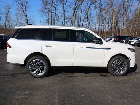 New 2026 Lincoln Navigator Reserve AWD/4WD image 2