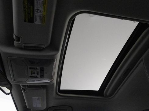 Used 2021 Toyota RAV4 XLE Premium image 32