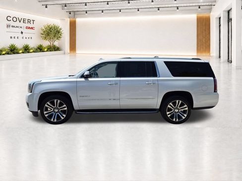 Used 2017 GMC Yukon XL Denali w/ Open Road Package AWD/4WD image 9