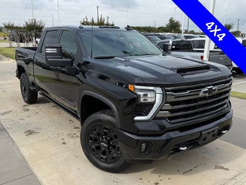 Used 2024 Chevrolet Silverado 2500 High Country w/ High Country Premium Package AWD/4WD image 4