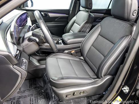 Used 2025 Buick Enclave Preferred AWD/4WD image 9
