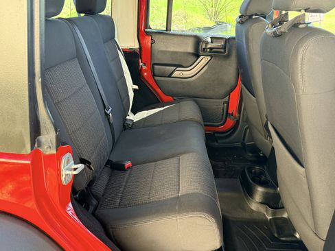 Used 2012 Jeep Wrangler Unlimited Sport image 22