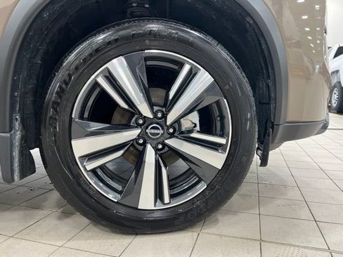 Used 2025 Nissan Rogue SL AWD/4WD image 24
