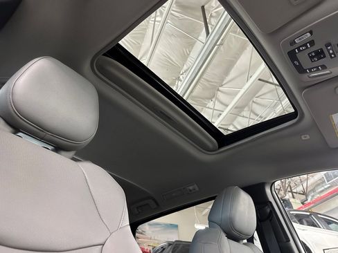 New 2026 Toyota Sienna XLE image 15