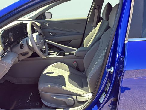 Certified 2025 Hyundai Elantra SEL FWD image 12